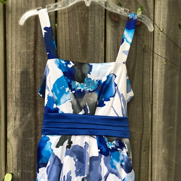 Blue&White Flower Patterned Dress - Picture 2 of 4